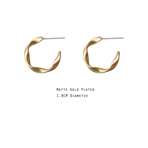 Women’s Elegant Gold Round Pierced Hoop Earrings - Picture 2 of 4